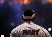 出色防守首场状态出色，独行侠观众沸腾！，杜兰特重返赛场全场沸腾不已