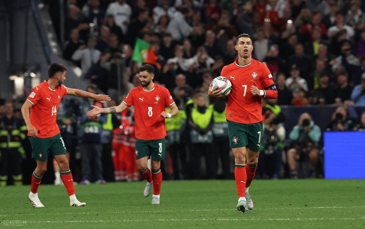 C罗连续十五场比赛得分超过逆转,西班牙队挑战极限! C罗连续十五场比赛得分超过逆转,西班牙队挑战极限!